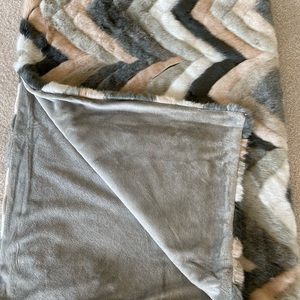 West Fur Faux Fur throw